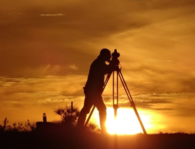 L&R Consult — surveying in the field